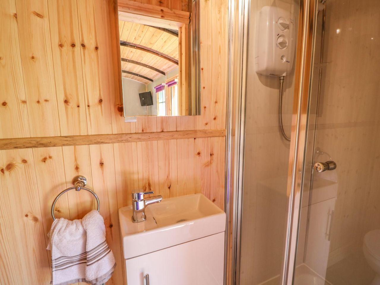 Railway Carriage Villa Abergavenny Buitenkant foto